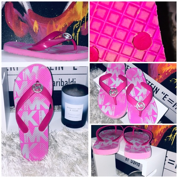 Free w/Purchase!🎀Michael Kors Flip Flops🎀 - Picture 2 of 2